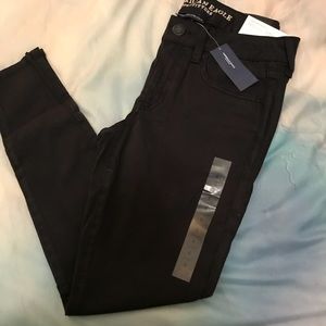 Black AEO skinnies